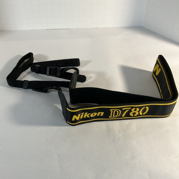Nikon D780 Camera Strap - Picture 5 of 5